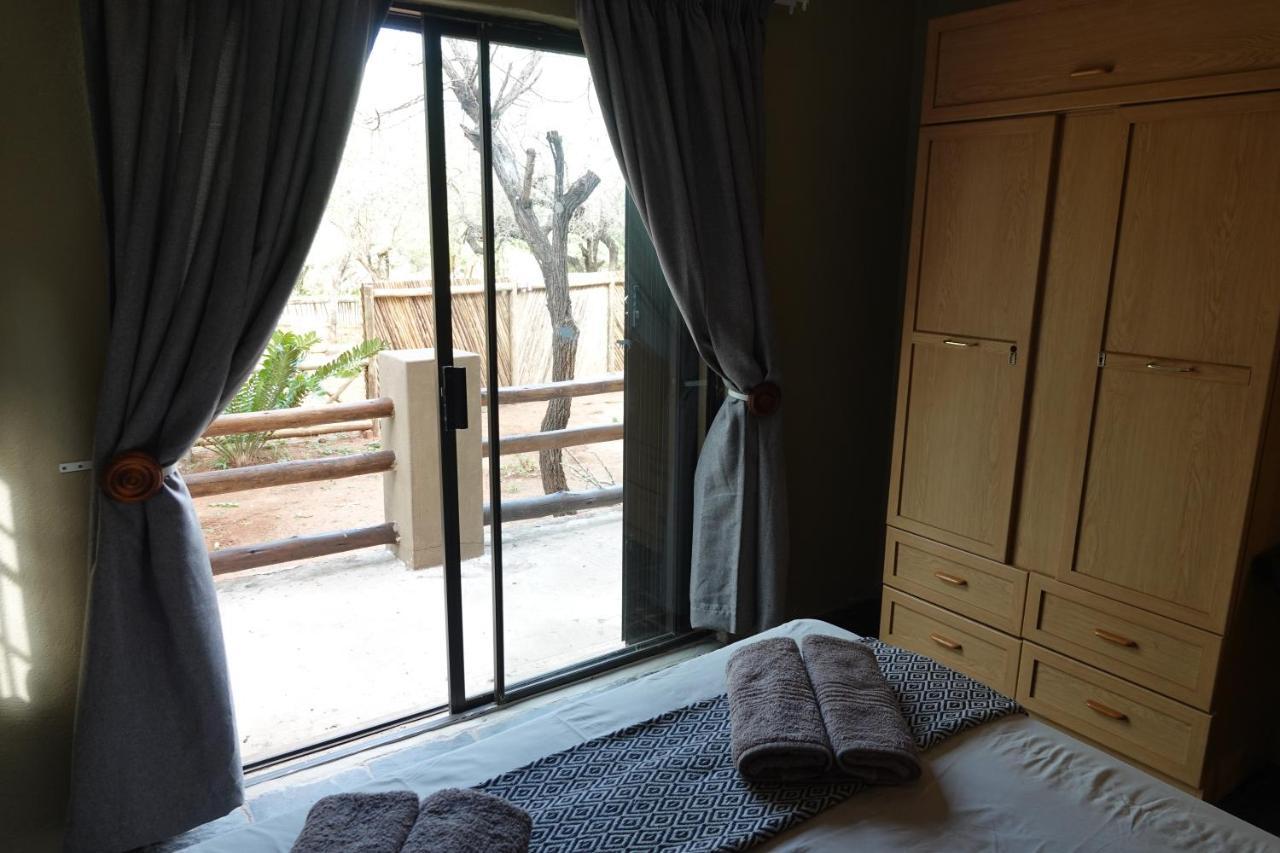 Villa Marloth Park Hippo House Extérieur photo