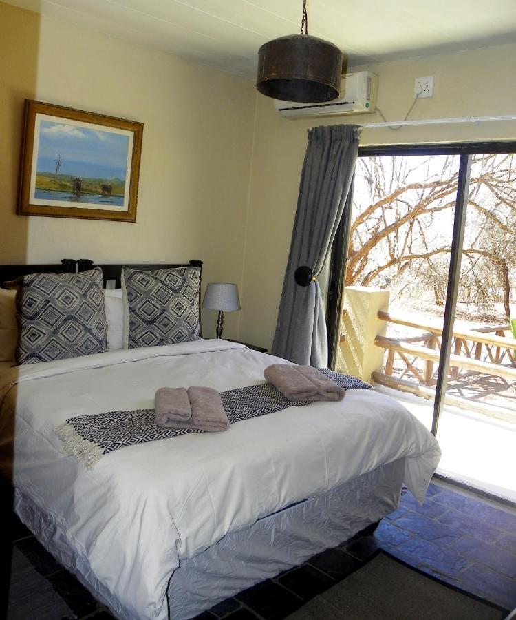 Villa Marloth Park Hippo House Extérieur photo